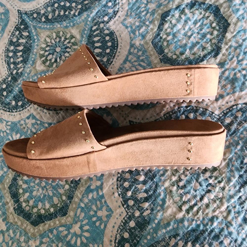 Anne Klein Flex Gold Studded Tan Slide Platform Sandals - Feaux Suede Upper W8.5